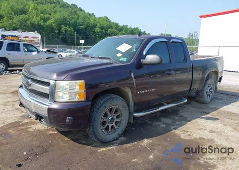 2008 Chevrolet Silverado K1500 z USA, uszkodzony, nr VIN 2GCEK19C181238880